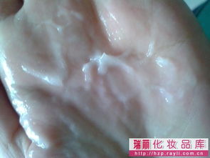 探索英国AA网薰衣草花水 瑞丽网化妆品库的水润之作